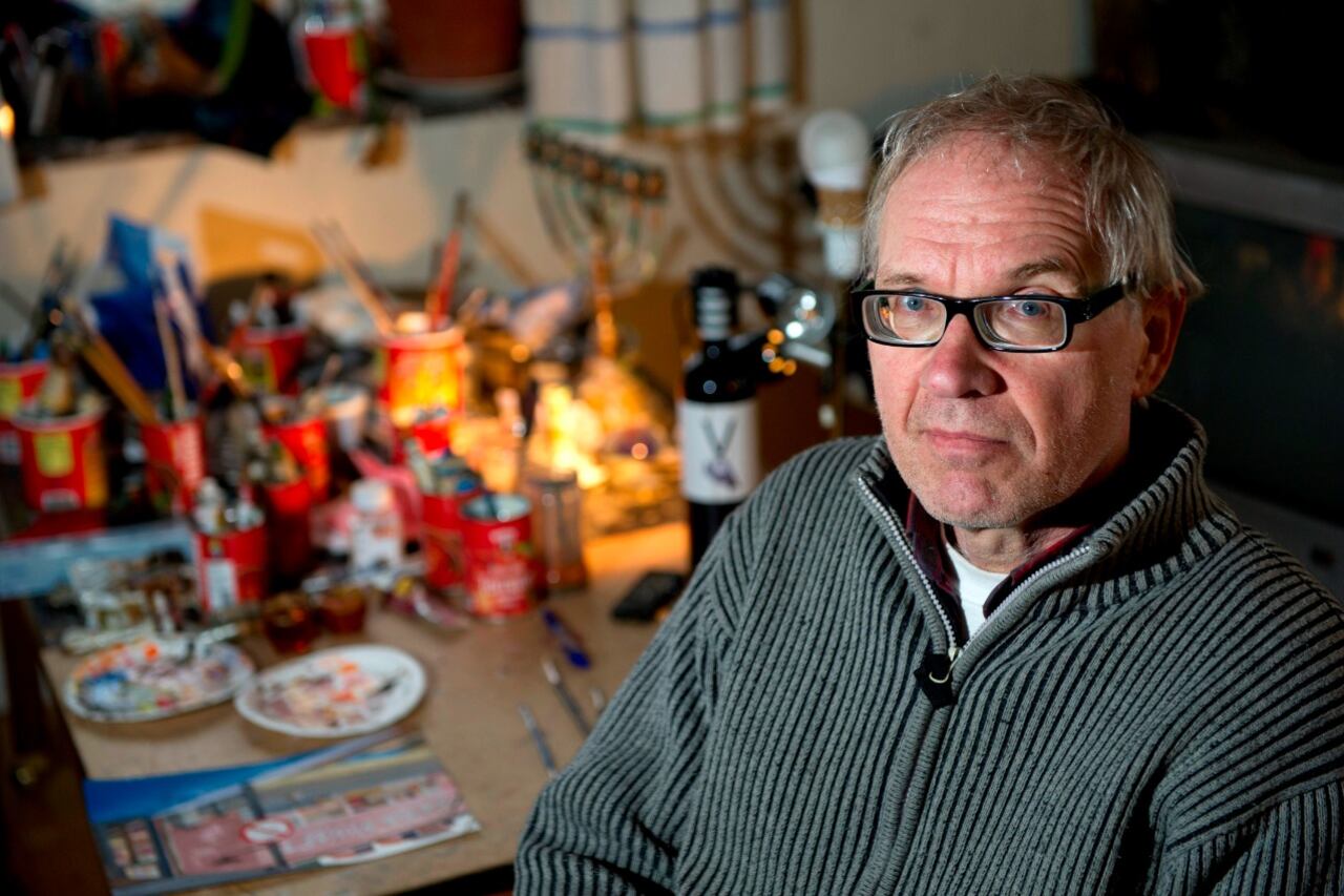 El caricaturista sueco Lars Vilks tenía 75 años y murió el domingo al chocar de frente contra un camión, al sur de Suecia.