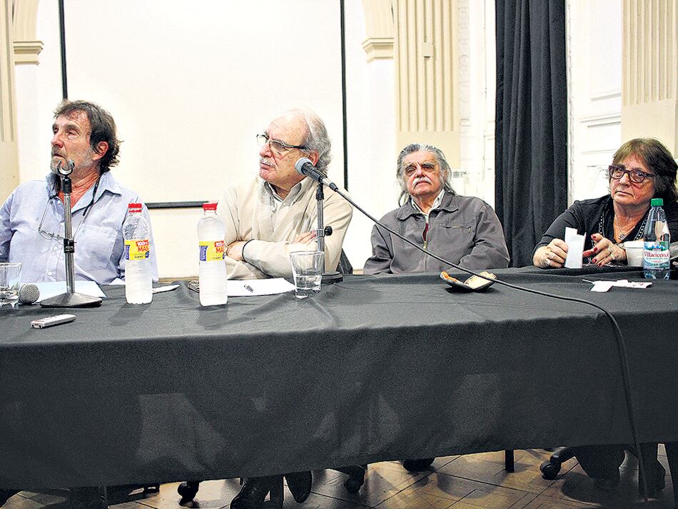 “Nos unimos ante la crítica situación del país generada por el modelo neoliberal”, dijo Horacio González.