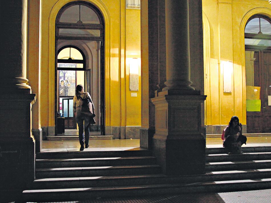 La policía ingresó en el Mariano Acosta el jueves pasado, cuando había una clase pública.