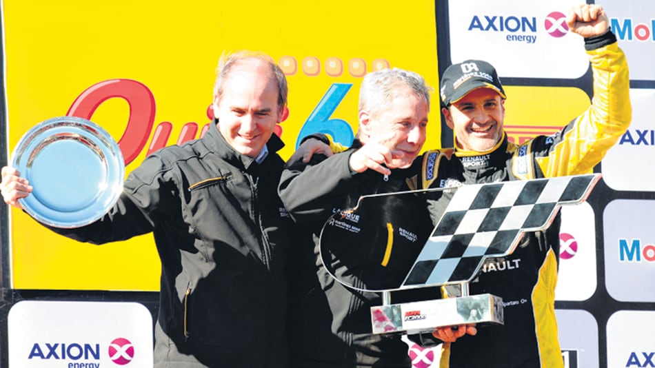 El momento de los festejos para el piloto del Fluence.