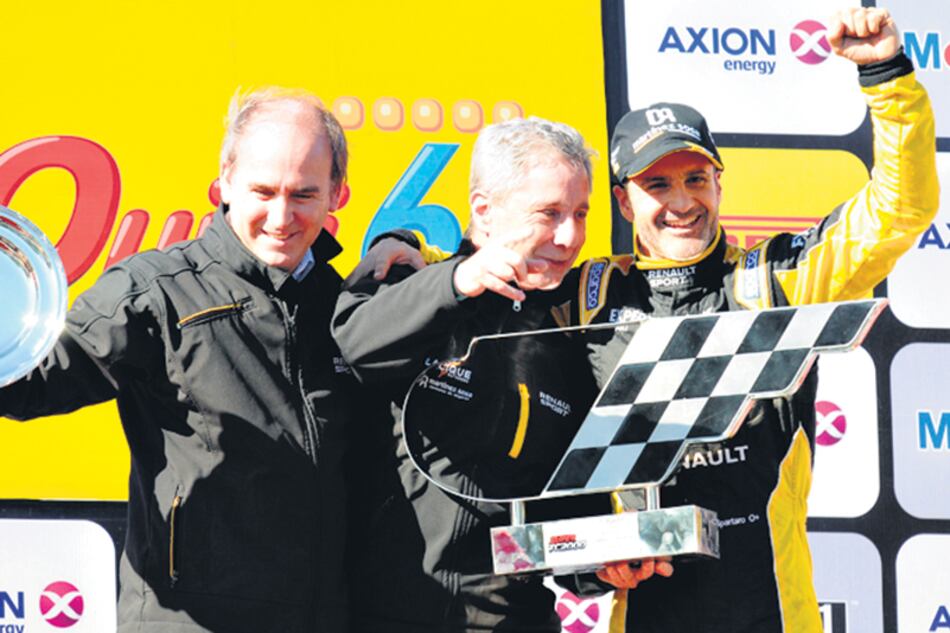 El momento de los festejos para el piloto del Fluence.