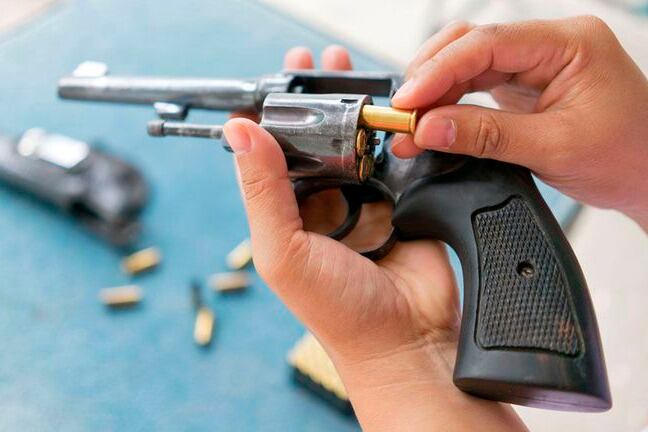 La tragedia que protagonizó Alex Baldwin puso el foco en las armas de utilería que se utilizan en el cine.