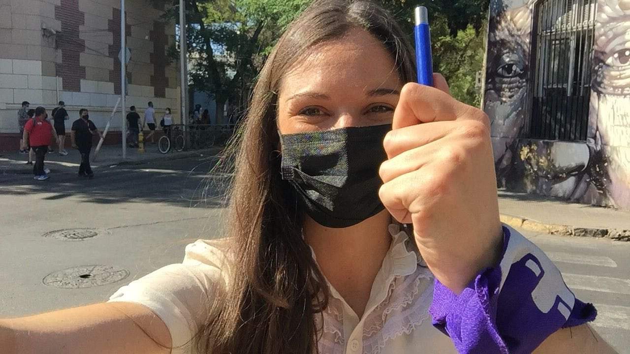 Irina Karamanos trabaja en proyectos interculturales y de educación que buscan avanzar hacia una sociedad pluricultural y plurilingüe.