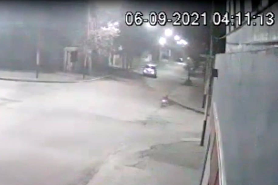 La casa de la concejala de Villa Gobernador Gálvez y miembro de la Asamblea Permanente de Derechos Humanos (APDH), Natalia Martínez y del canididato a concejal Jorge Marabito fue baleada en la madrugada.