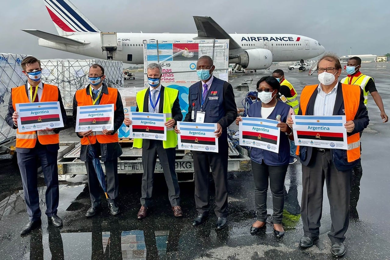 Angola recibió 350 mil vacunas contra el coronavirus donadas por la Argentina.