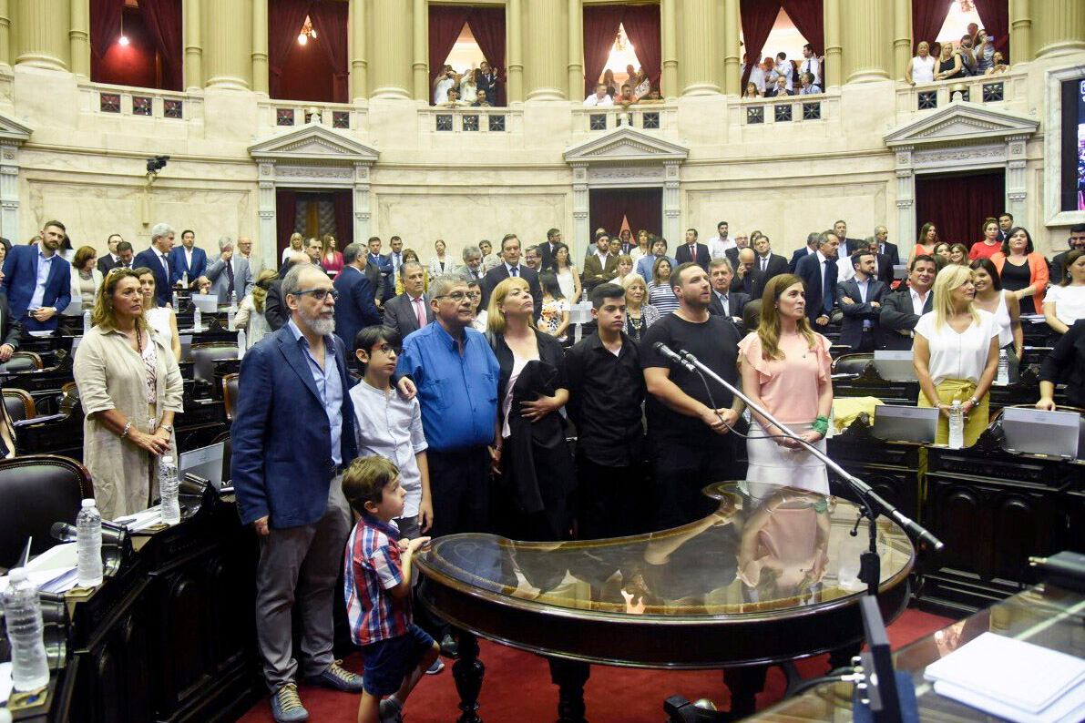 Poco después del mediodía juraron los 23 nuevos diputados.