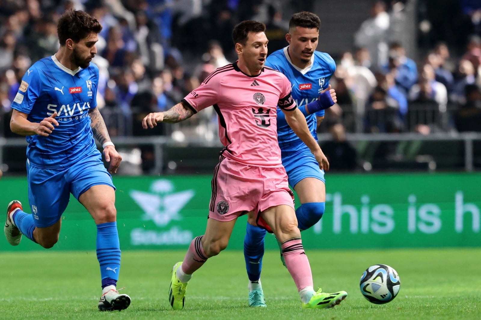 Messi marcó un gol de penal, pero al Inter Miami no le alcanzó