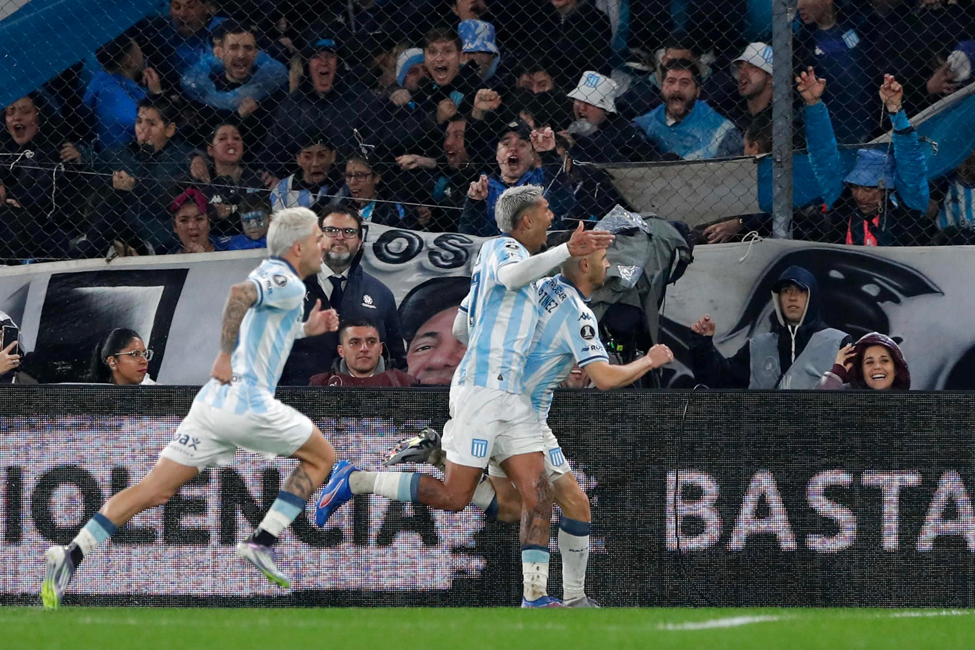 Martínez, Balboa y Martirena salen de festejo