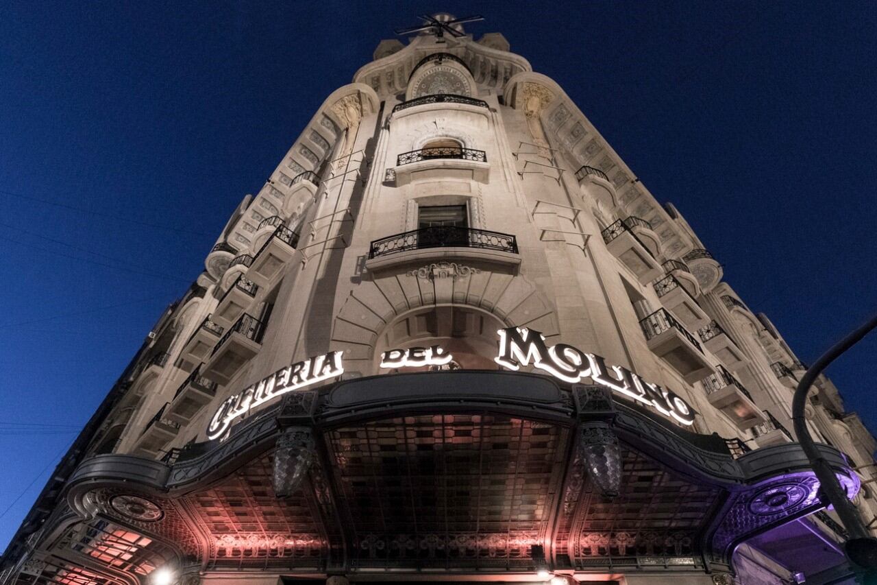 La Confitería del Molino, uno de los emblemáticos edificios porteños, volverá a abrir sus puertas el 8 de julio (@DelMolinoOk).