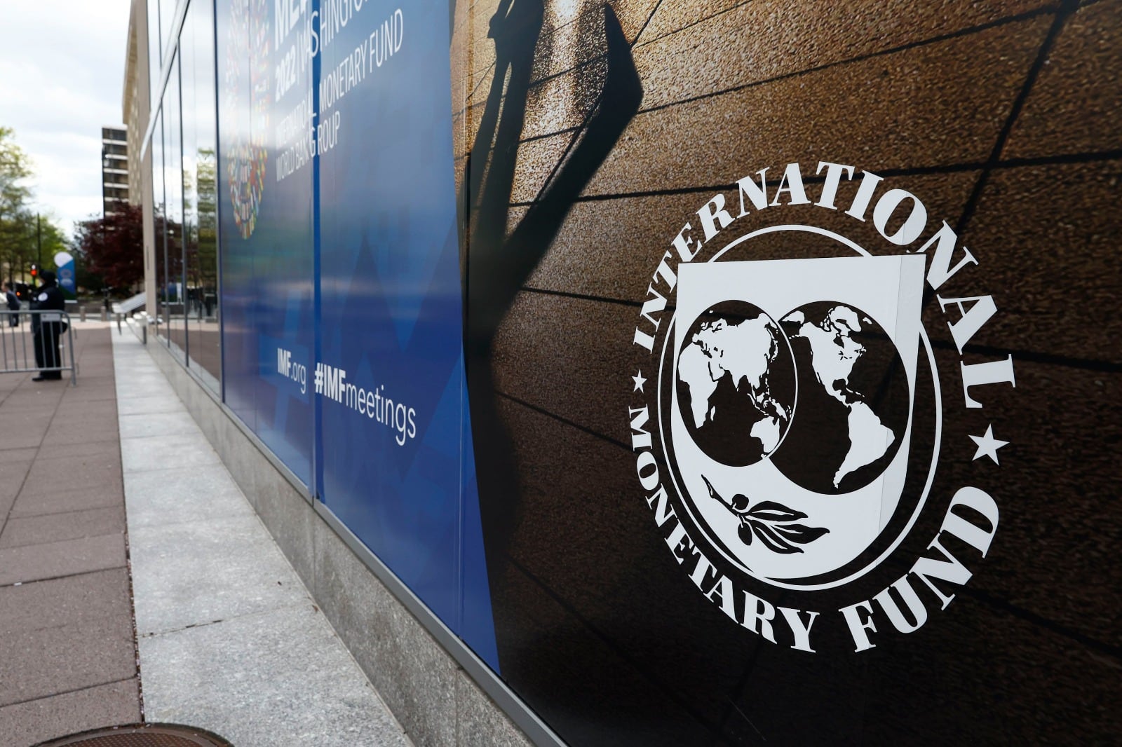 Para el FMI, la Ley Bases fortalecerá "el marco de política monetaria".