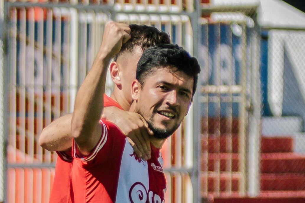 Luna Diale festeja uno de su goles