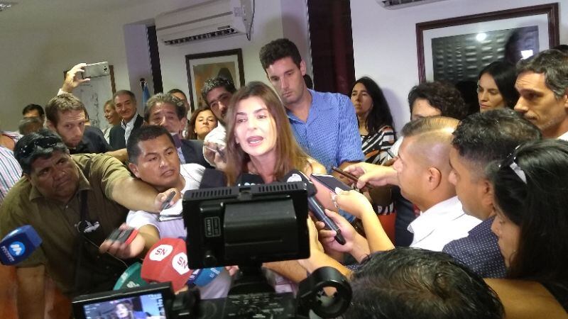 Romero discute con Tevez rodeada de periodistas 