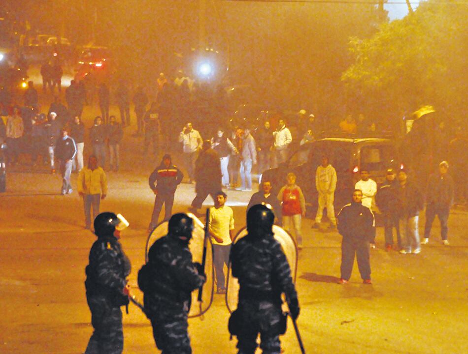 En simultáneo al homicidio de González, grupos guiados por punteros del PRO incendiaron edificios.