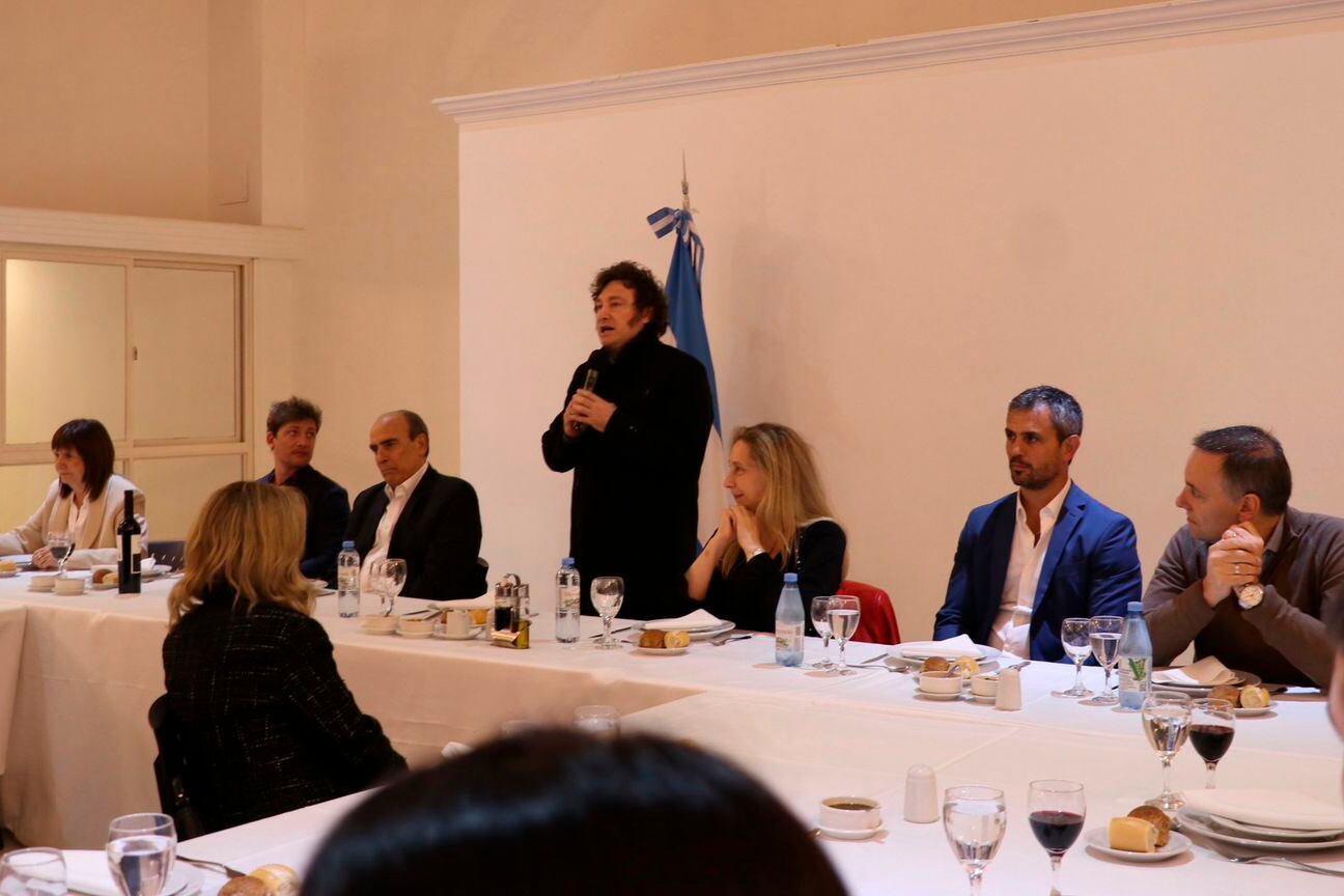 Javier Milei habla ante los diputados y les agradece el haber conseguido confirmar el veto a las jubilaciones.