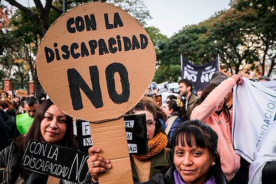 Miles de personas con discapacidad, en riesgo por el plan motosierra