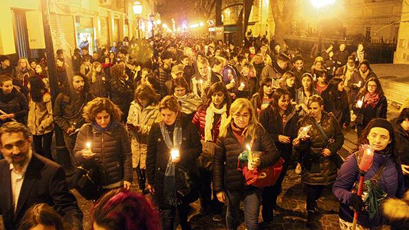“La educación del pueblo no se vende, se defiende”, fue uno de los clásicos cantitos que se escucharon.
