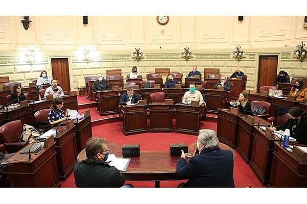 Diputados recibieron a los ministros en medio del tironeo por iniciativas de a oposición.