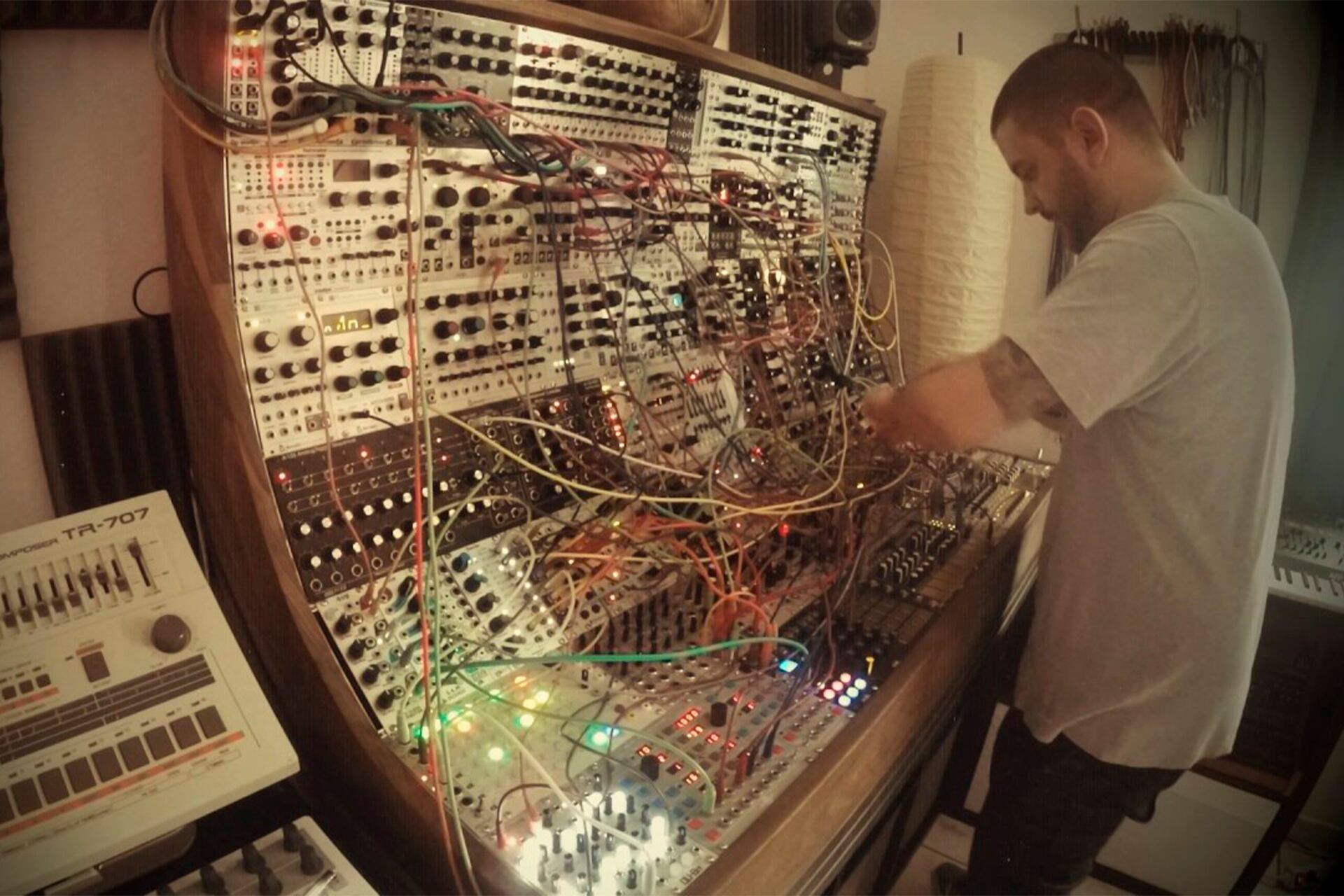 Los shows internacionales también vuelven, y este finde largo le toca al DJ francés Sébastien Léger en Mandarine Park