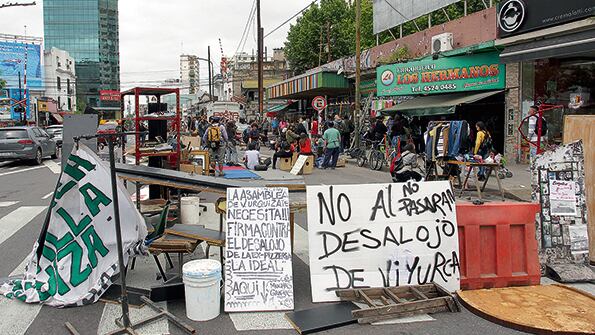 Los vecinos de la Asamblea de Villa Urquiza defienden el espacio contra el desalojo.