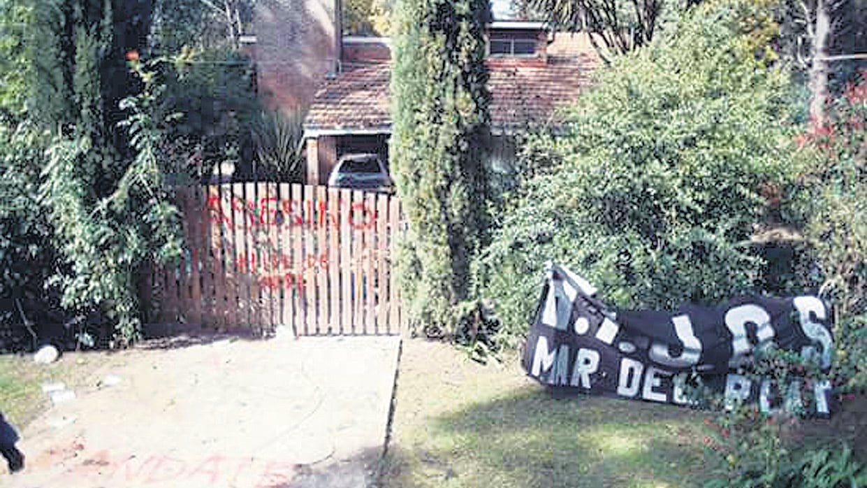 El domicilio de Etchecolatz en el Bosque Peralta Ramos ya fue escenario de escraches.