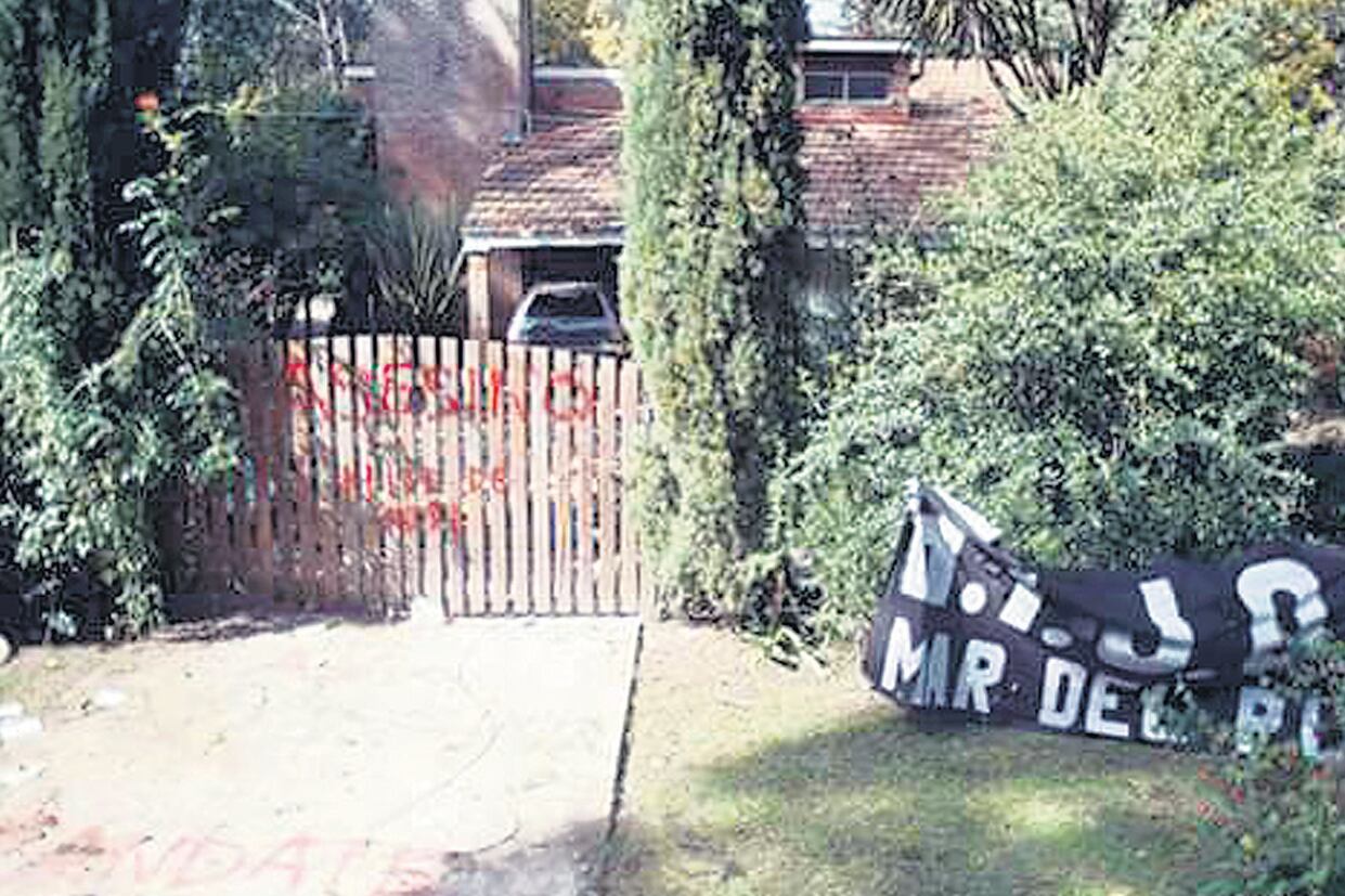 El domicilio de Etchecolatz en el Bosque Peralta Ramos ya fue escenario de escraches.