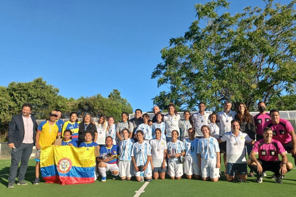 Las Murciélagas tuvieron su bautismo internacional ante Colombia