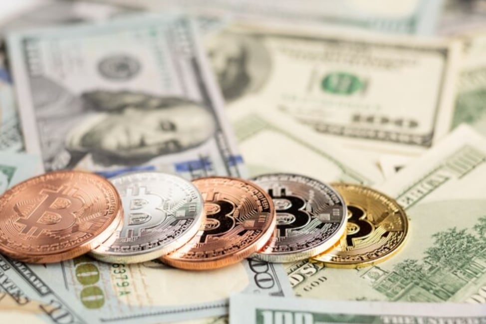 El dólar cripto se mueve 24/7 y suele anticiparse al mercado cambiario tradicional.