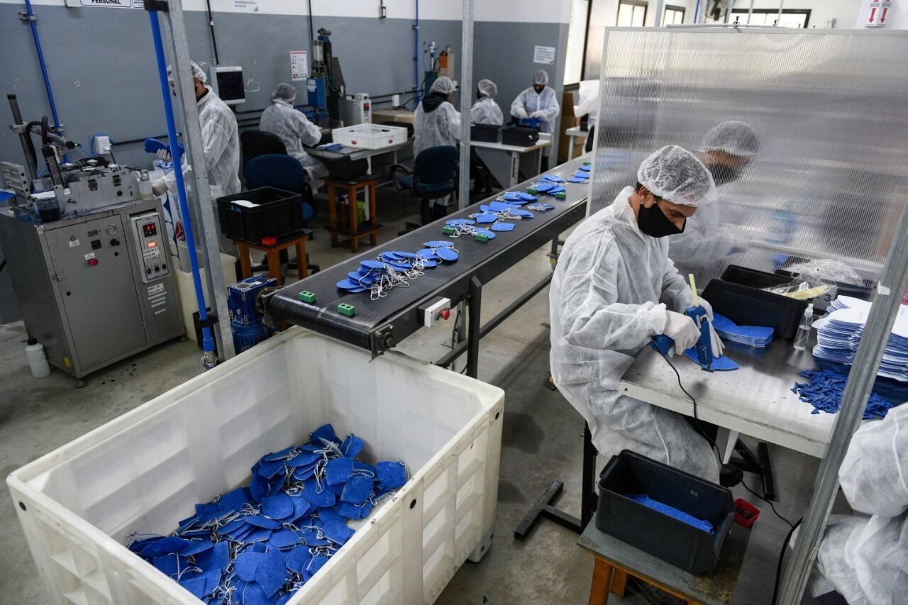 Delta Plus Group viró de la seguridad industrial a la producción de barbijos N95, los que deben usar los médicos.