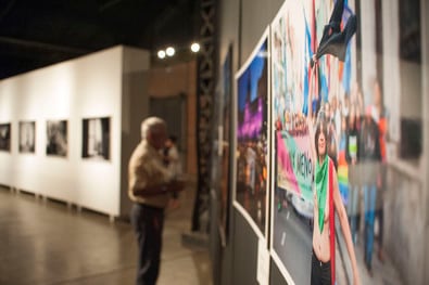 La figura de la mujer tiene una fuerte presencia en la selección para esta 27º muestra.