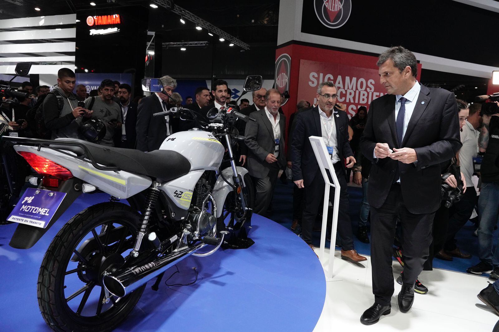 Sergio Massa en su visita al Salón de la Moto, donde hizo el anuncio. 