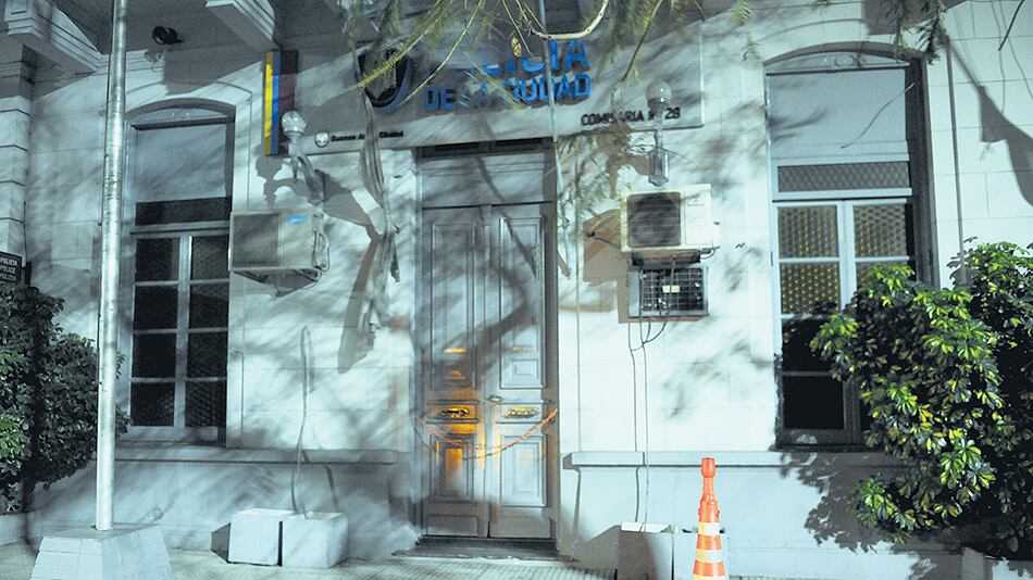 Vélez Sarsfield 170, en la Comuna 4, la ex comisaría 28, cerrada sin mayores explicaciones.