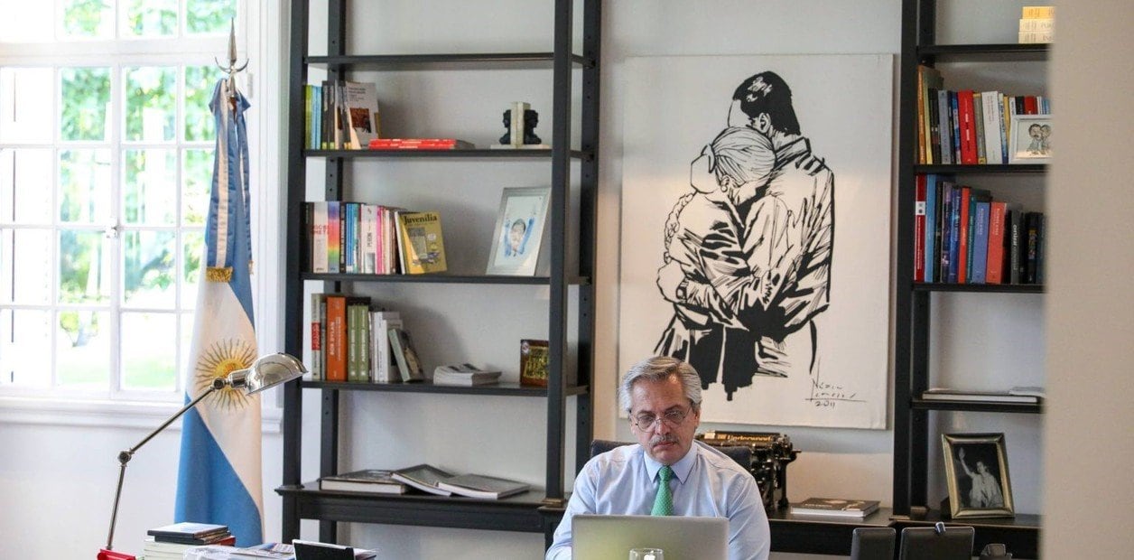 El presidente Alberto Fernández publicó en su cuenta de facebook un largo mensaje dirigido a los argentinos a propósito del cumplimiento del primer mes de aislamiento preventivo, social y obligatorio.