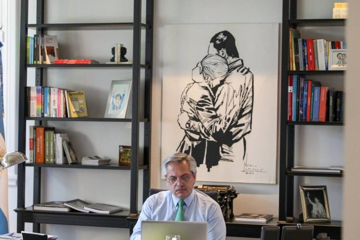 El presidente Alberto Fernández publicó en su cuenta de facebook un largo mensaje dirigido a los argentinos a propósito del cumplimiento del primer mes de aislamiento preventivo, social y obligatorio.