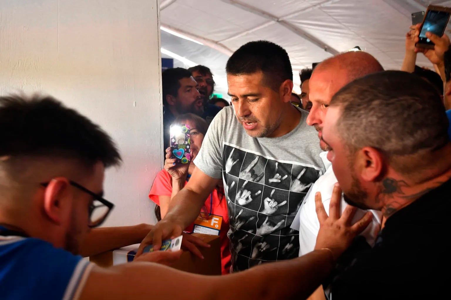 El momento en que Riquelme emitió su voto en 2019