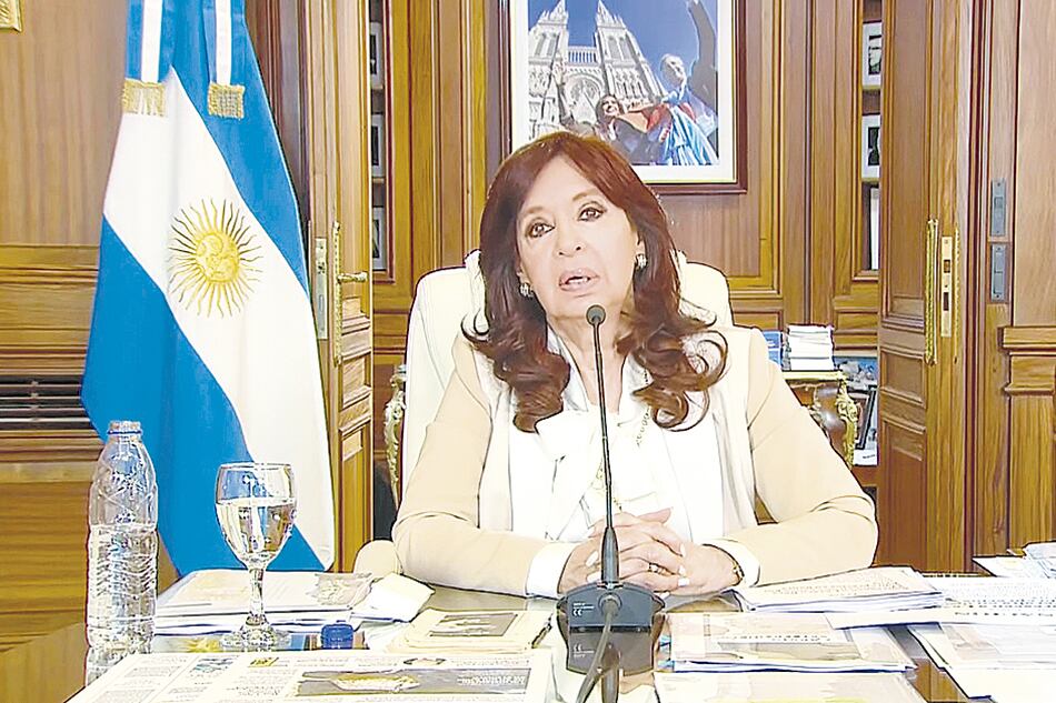 “Persiguen a los peronistas y encubren a los macristas”, dijo CFK.