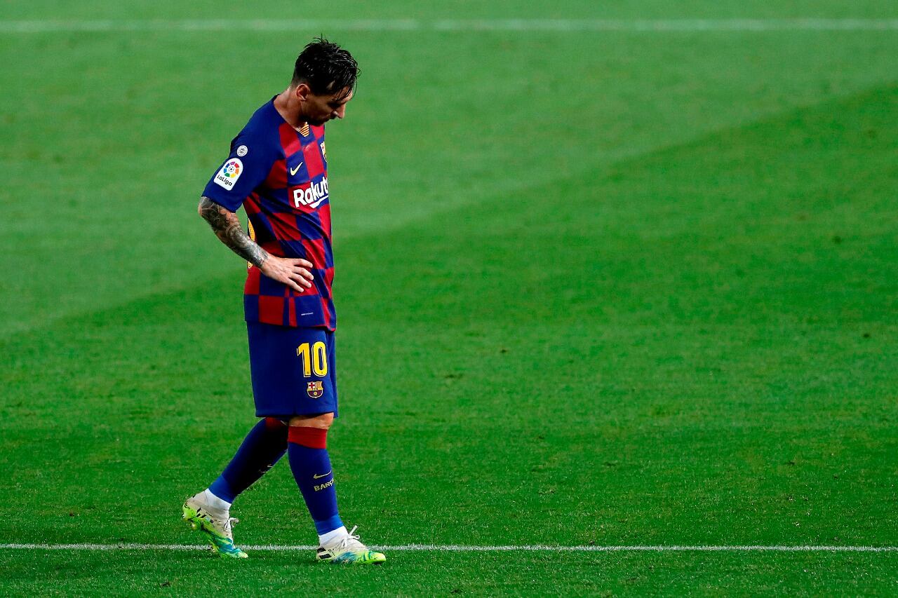 El desconsuelo de Messi en el partido ante Osasuna.