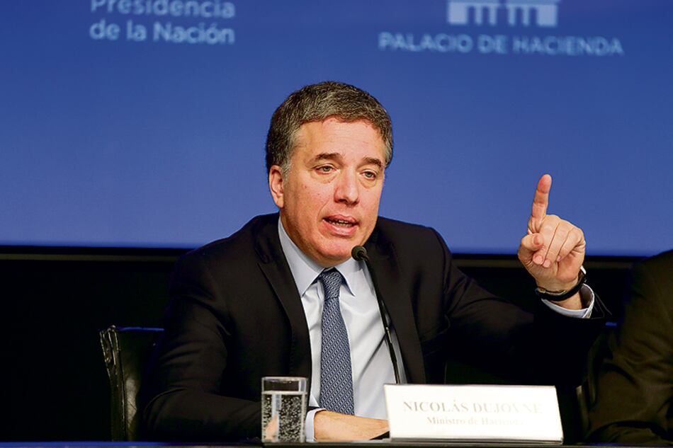 Nicolás Dujovne, ministro de Hacienda, naturalizó la recesión, que se encamina a ser la peor desde la crisis de 2001-2002.