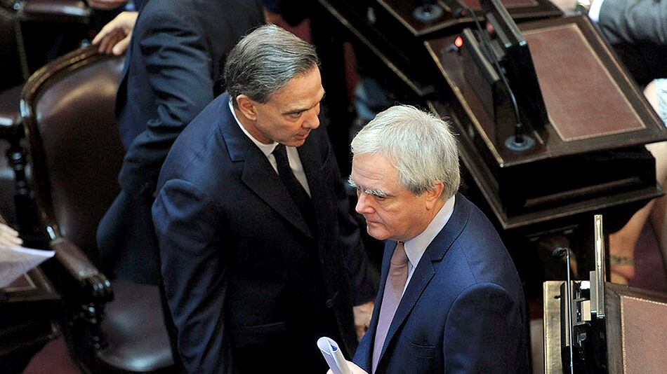 El proyecto que tratará en Senado flexibiliza el procedimiento para la destitución del procurador.