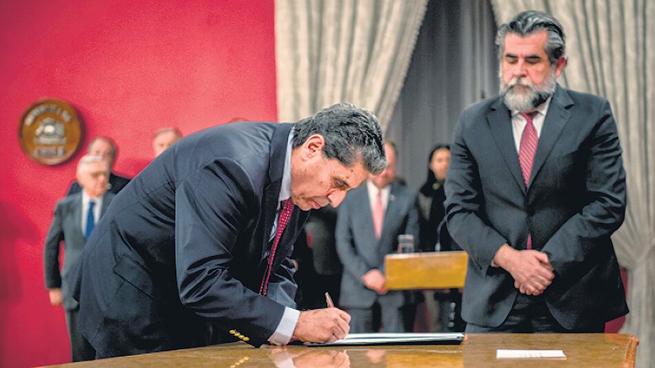 Mauricio Rojas fue nombrado ministro de Cultura el jueves pasado; ayer Piñera le aceptó la renuncia.