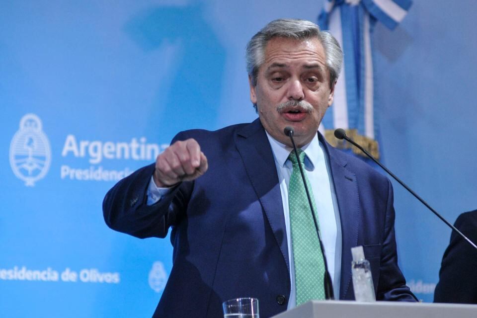 "Tengamos presente las luchas que debemos dar hoy por nuestra patria", expresó el Presidente.