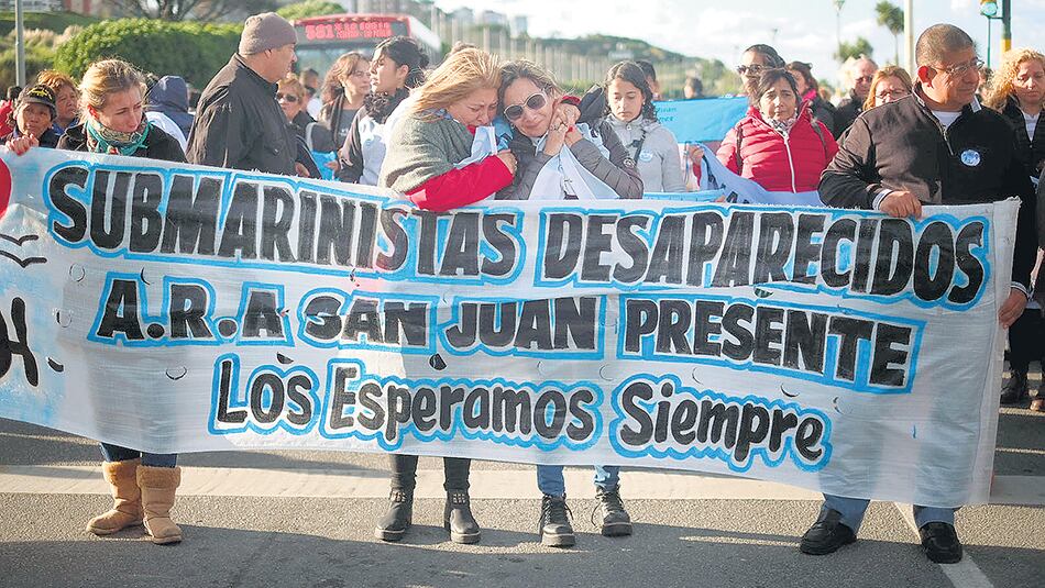 La concentración en Mar del Plata arrancó en la Base Naval y terminó en el centro de la ciudad.