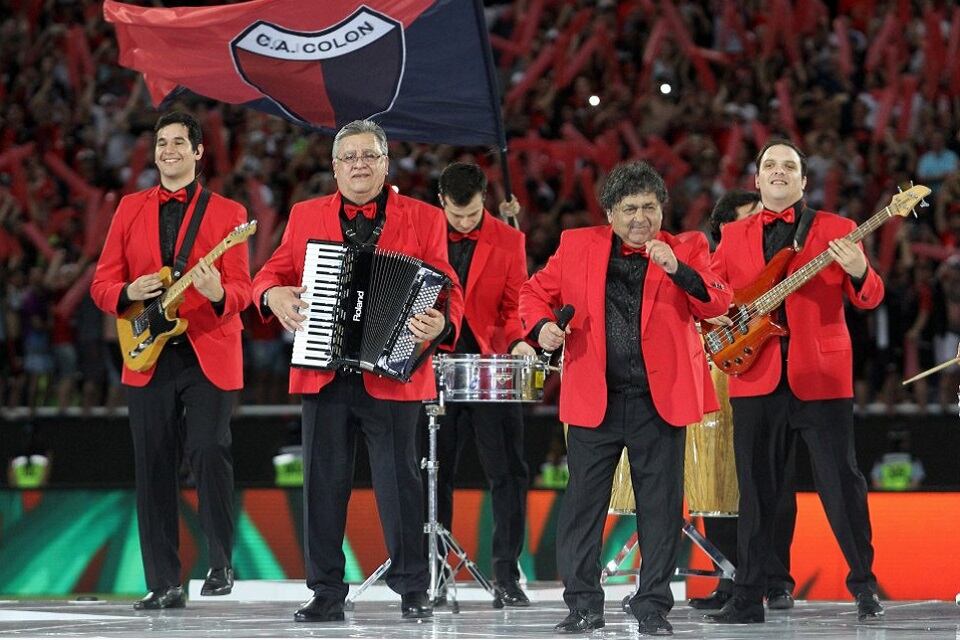 Los Palmeras tocaron en la final y desataron la emoción y el fanatismo, y volvieron viral al sentir sabalero.