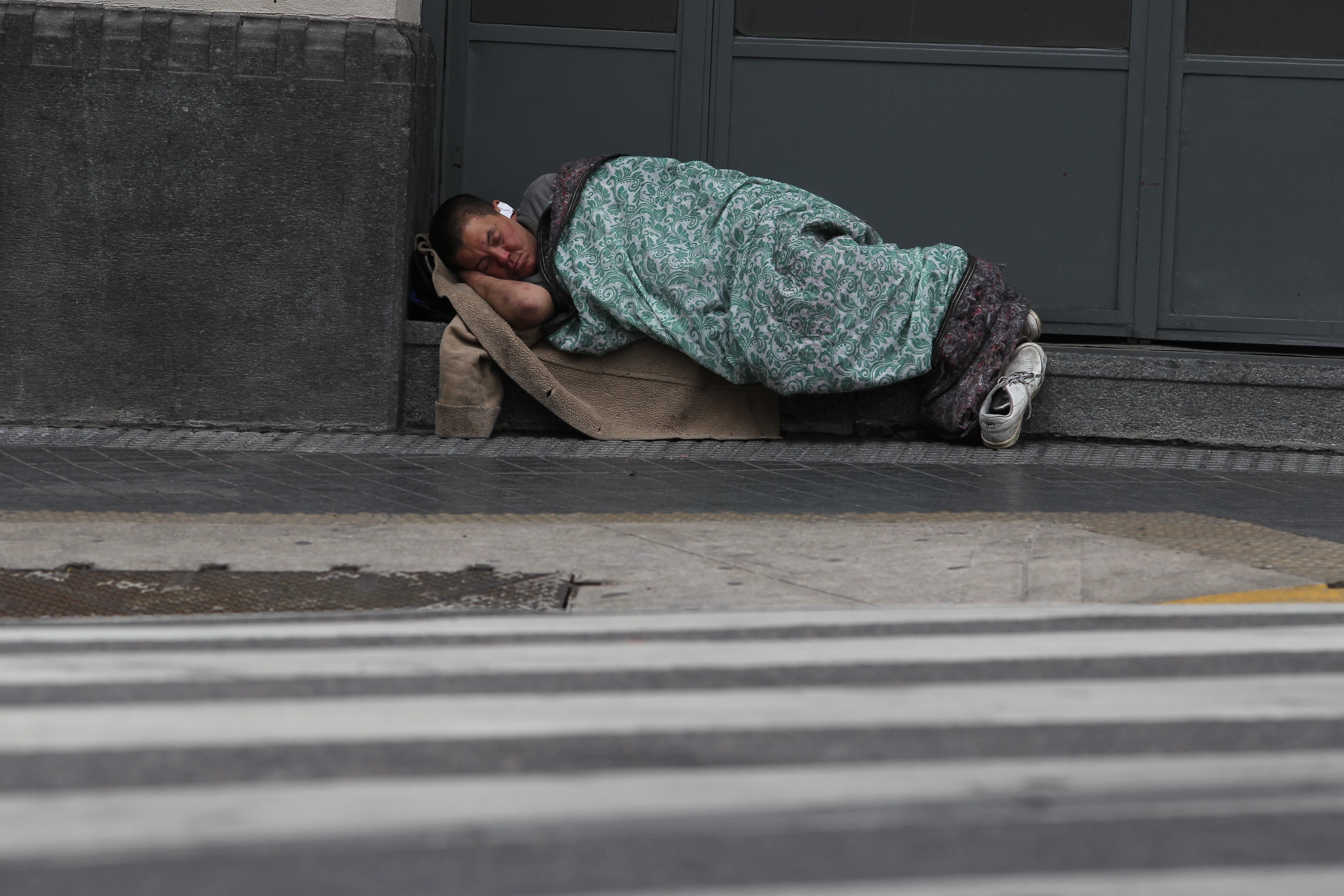 La canasta para no caer en la indigencia fue de 421.474 pesos para una “familia tipo” en agosto.