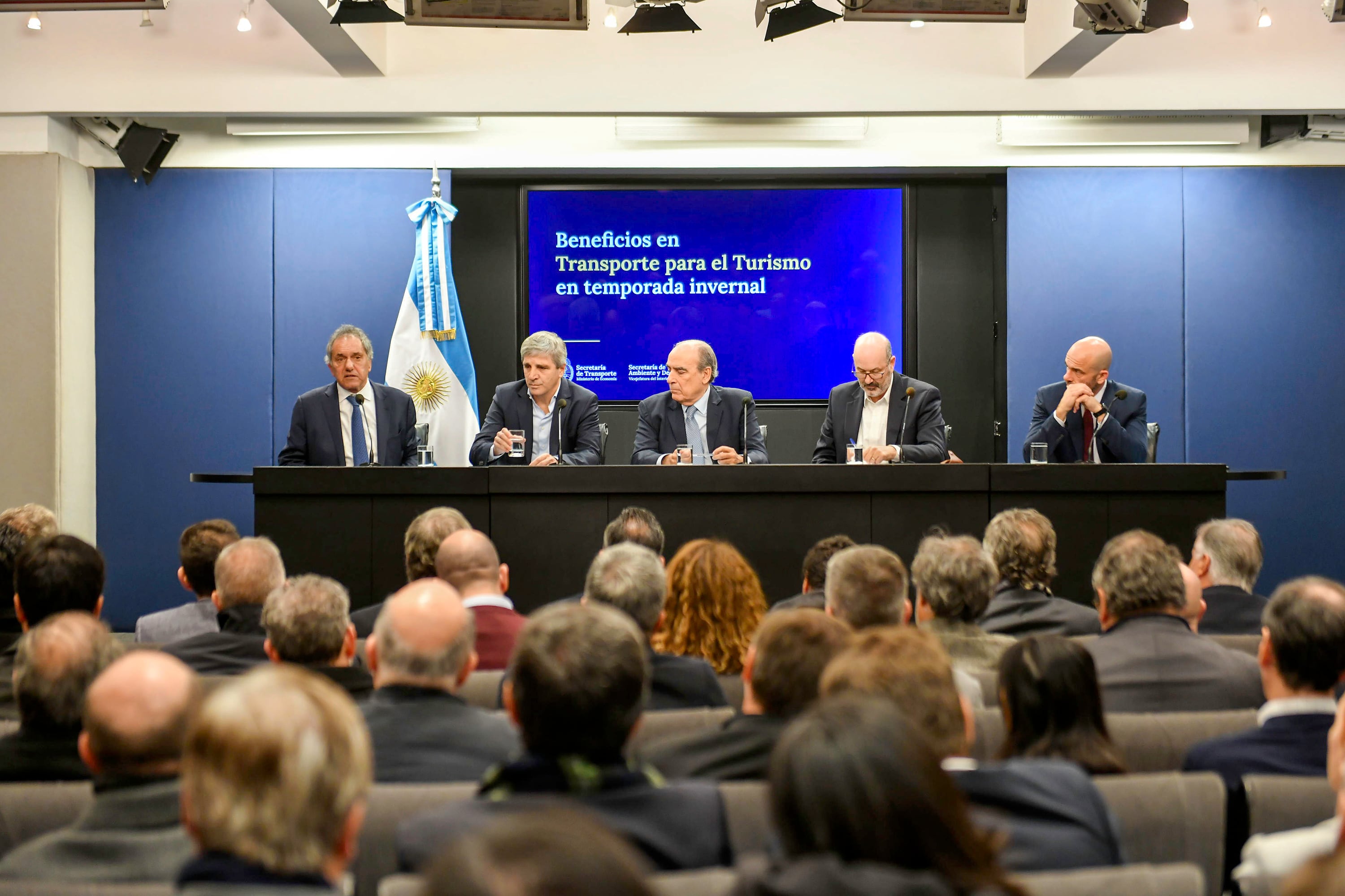 Presentación conjunto de la desregulación aérea y el plan de turismo