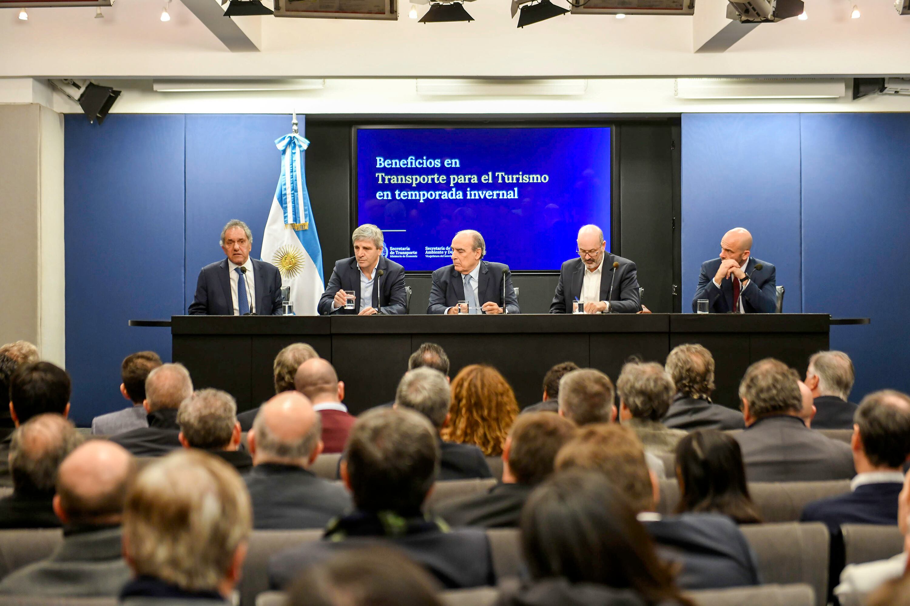 Presentación conjunto de la desregulación aérea y el plan de turismo