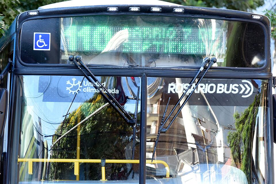 Otro móvil de la línea 110 fue atacado