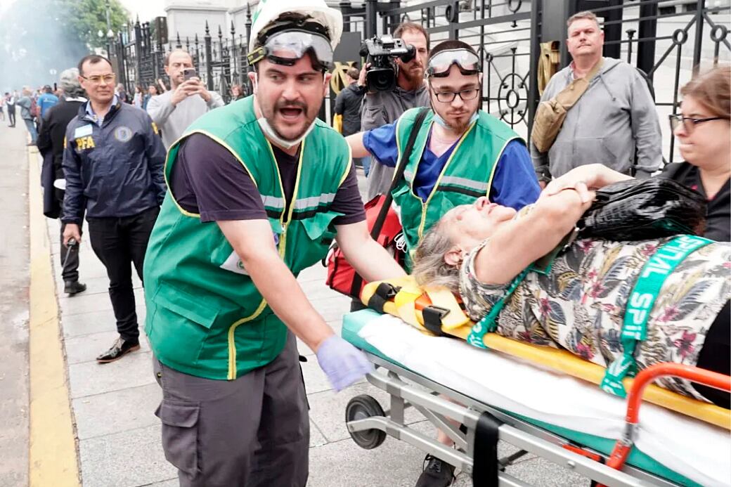 Al caer por el ataque policial, Beatriz Blanco se golpeó la cabeza contra el piso.