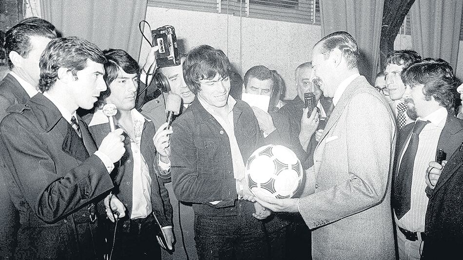 Videla, la pelota Tango y Passarella, capitán de la Selección del 78.