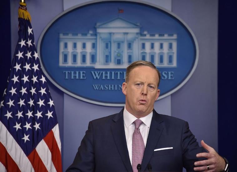 Para Spicer, Asad es peor que Hitler. 