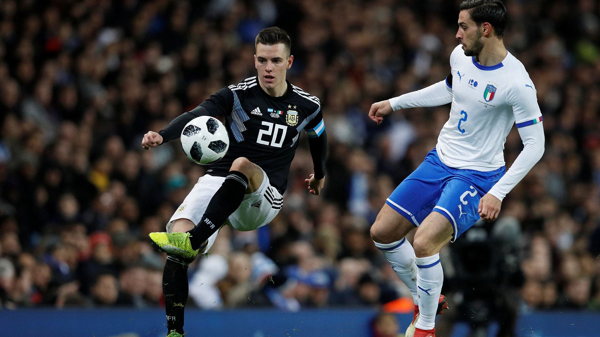 Sólo el rosarino Lo Celso pareció aprovechar la ocasión, por su pared con Banega, buen control y asociación.